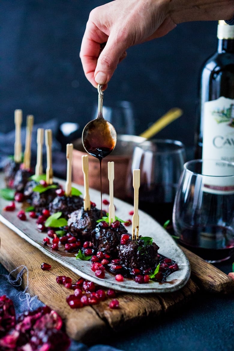 摩洛哥肉丸！ with Pomegranate Glaze - sumptuous and flavorful these easy lamb meatballs can be made ahead, then reheated in the oven right before your guests arrive.