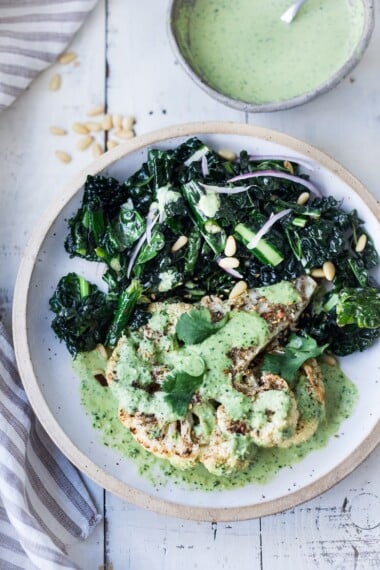  Zaatar Roasted Cauliflower Steaks with Green Tahini Sauce - a simple delicious vegan meal full of Middle Eastern flavor that can be made in 35 minutes. | www.jnxcwzhs.com