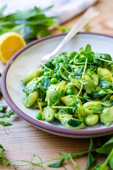 Pea Pasta with a creamy, vegan minted pea sauce. A fast and easy 30-minute vegan dinner recipe you'll fall in love with!