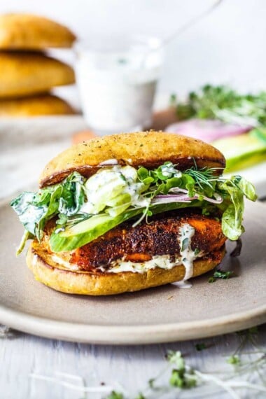 黑鲑鱼三明治！ A succulent crispy crusted, cajun spiced, salmon fillet tucked into a toasted bun with fresh greens, cucumber, red onion, drizzled with creamy Dilly Ranch Dressing.